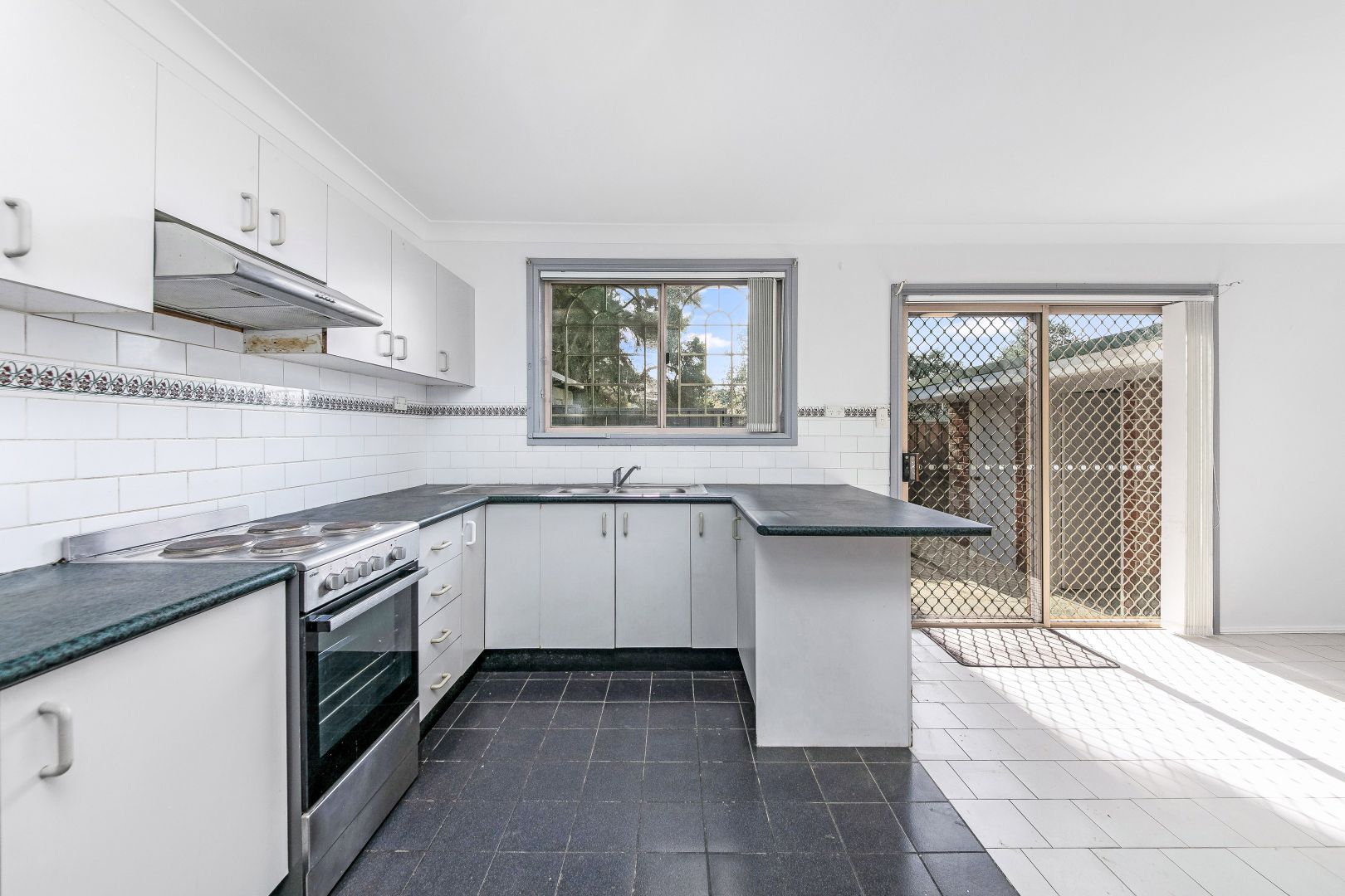 4/330 Roberts Road, Greenacre NSW 2190, Image 1