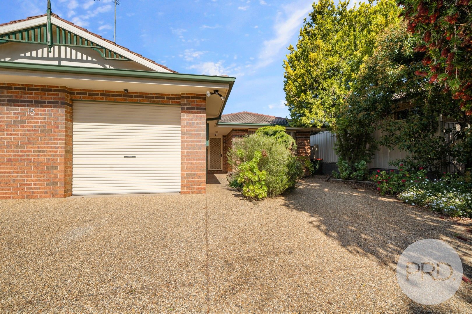 3 bedrooms Apartment / Unit / Flat in 2/15 Wilgoma St BOURKELANDS NSW, 2650