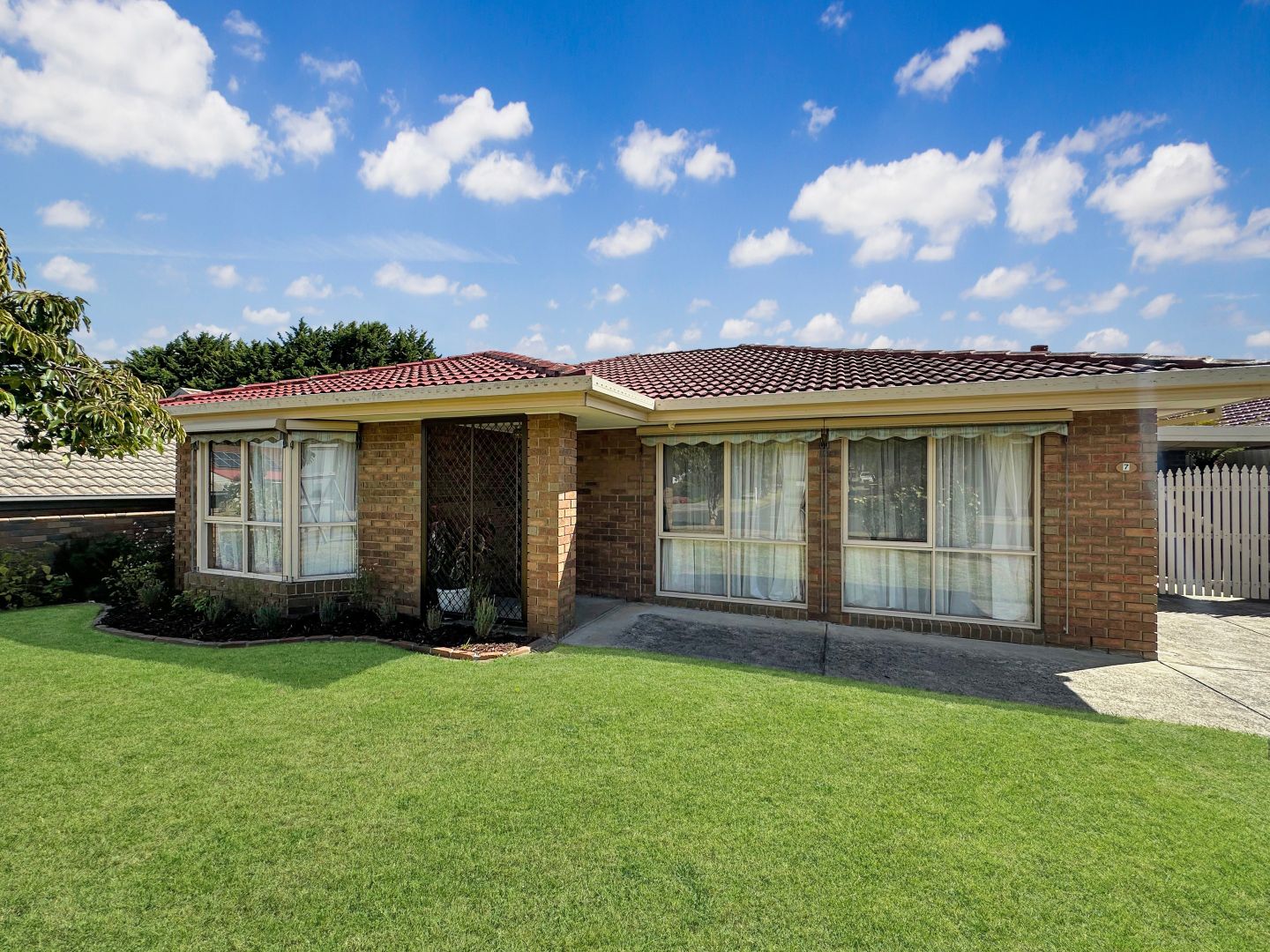 7 Aquarius Drive, Frankston VIC 3199, Image 2