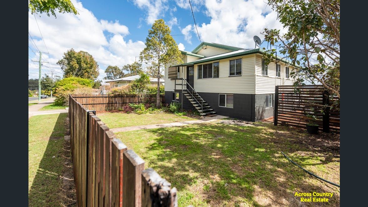 6 bedrooms House in 33 South Street WONDAI QLD, 4606