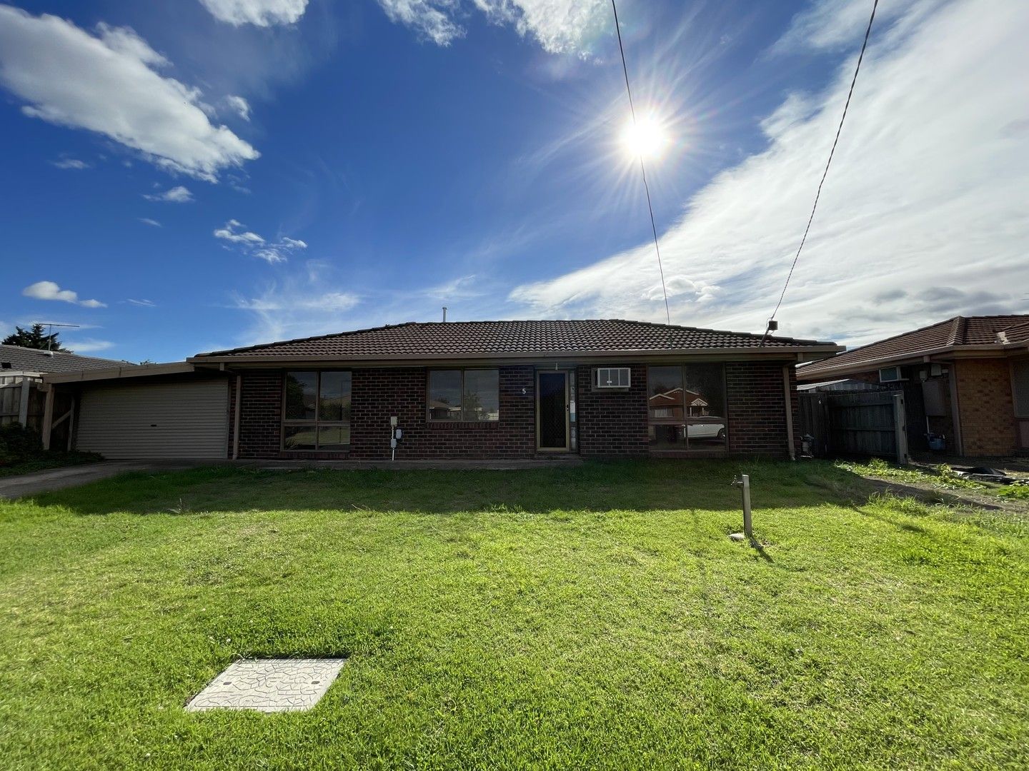 3 bedrooms House in 5 Lydford Court WERRIBEE VIC, 3030