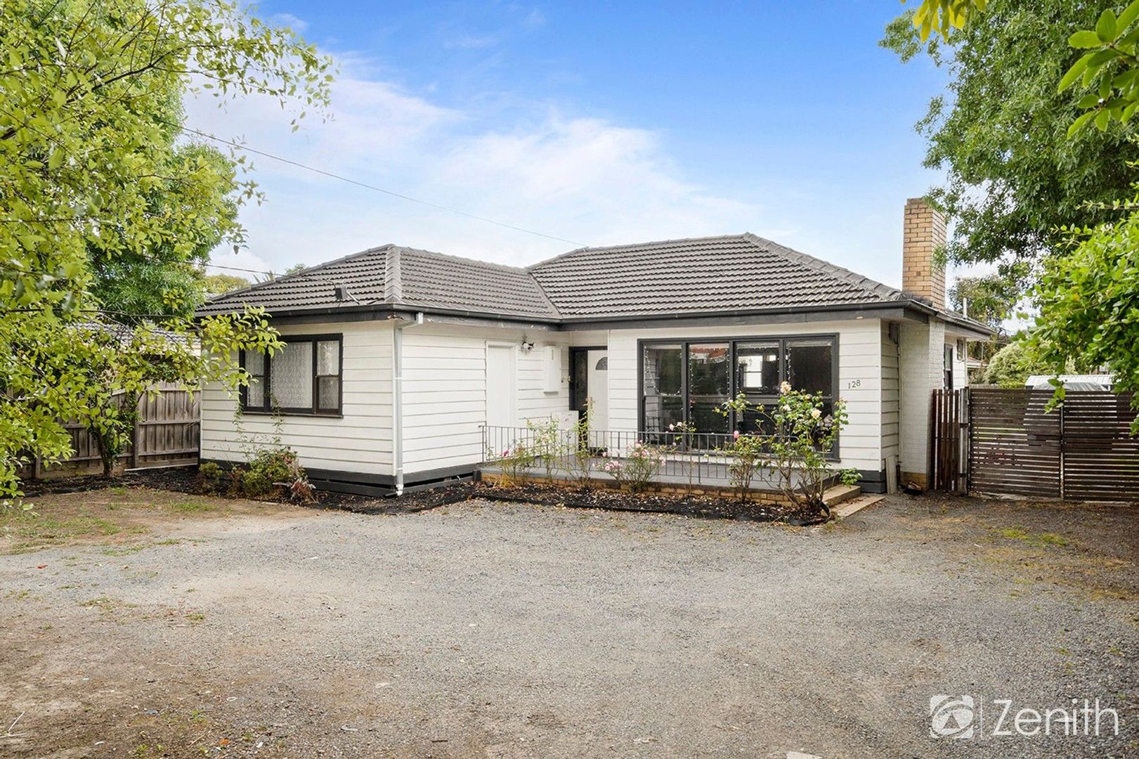 4 bedrooms House in 128 Wantirna Road RINGWOOD VIC, 3134