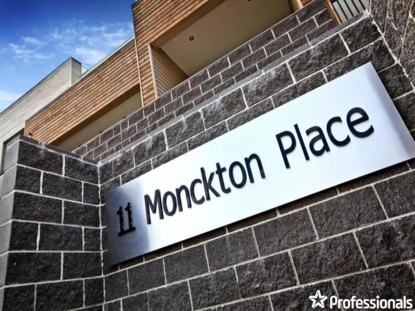 4/11 Monckton Place, Caroline Springs VIC 3023, Image 1