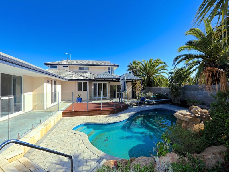5 bedrooms House in 1 Vaucluse Place KALLAROO WA, 6025
