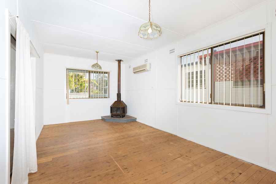 8 Laxton Crescent, Belmont North NSW 2280, Image 2