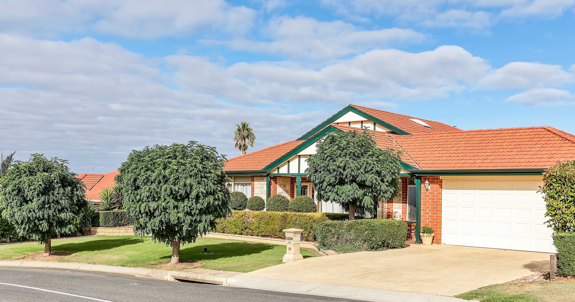 14 Harvest Drive, McLaren Val Property History & Address Research