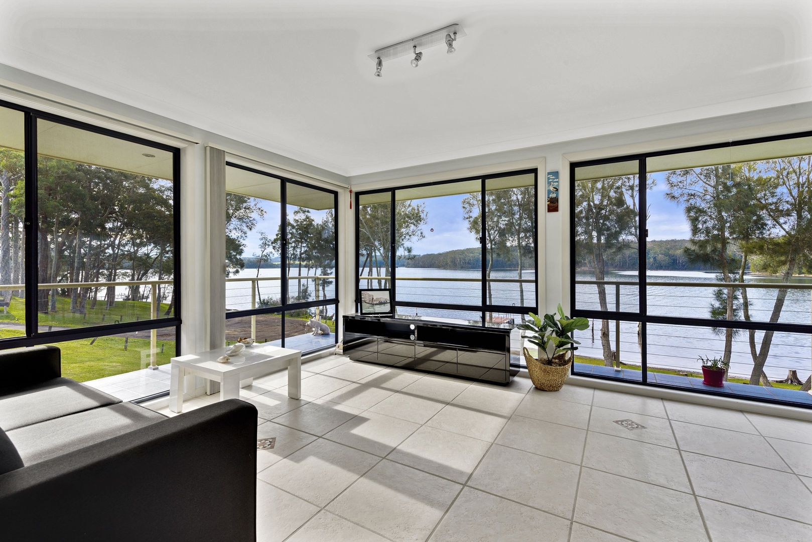 48 James Crescent, Kings Point NSW 2539, Image 2