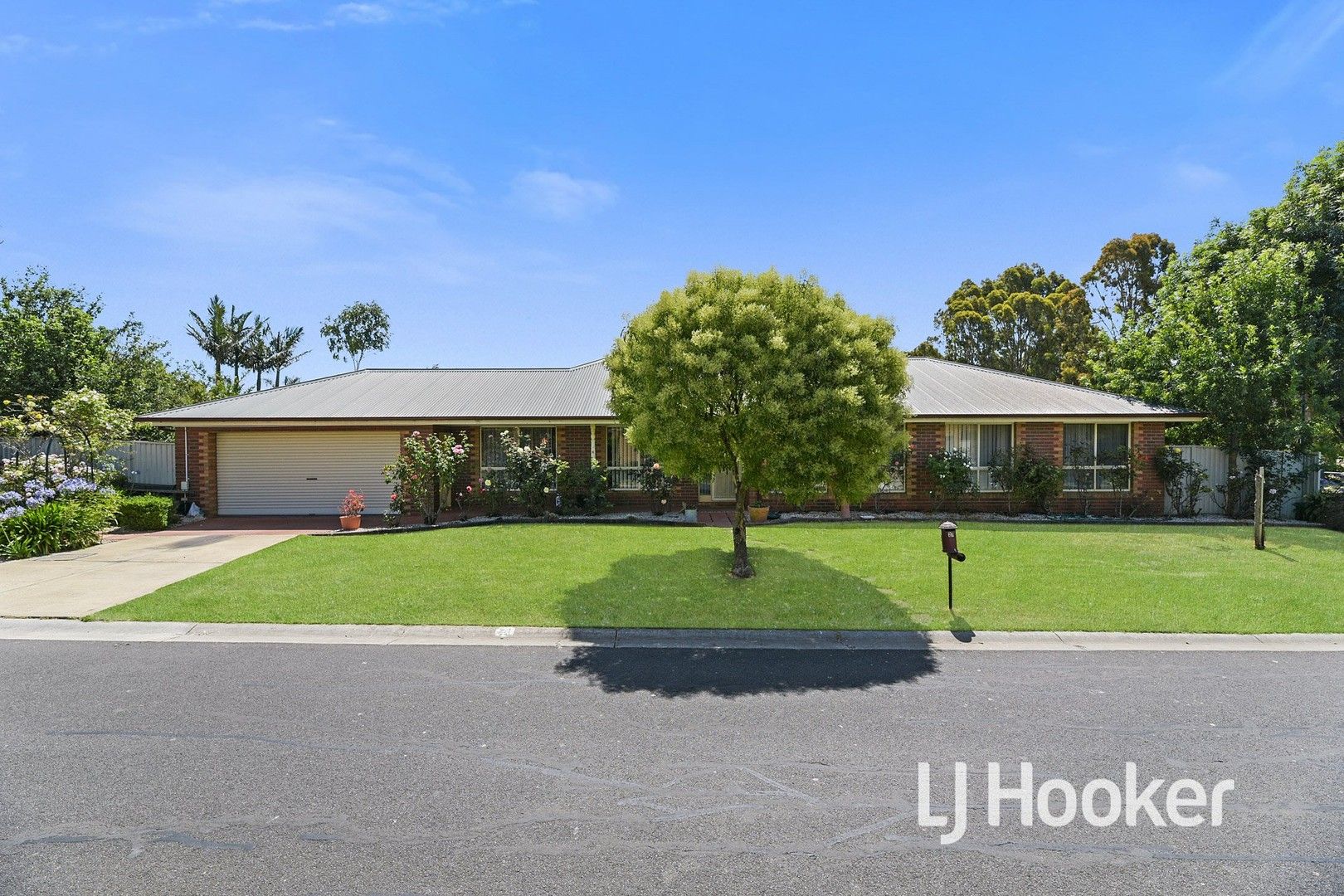 4 bedrooms House in 21 Hazelmere Avenue CRANBOURNE WEST VIC, 3977