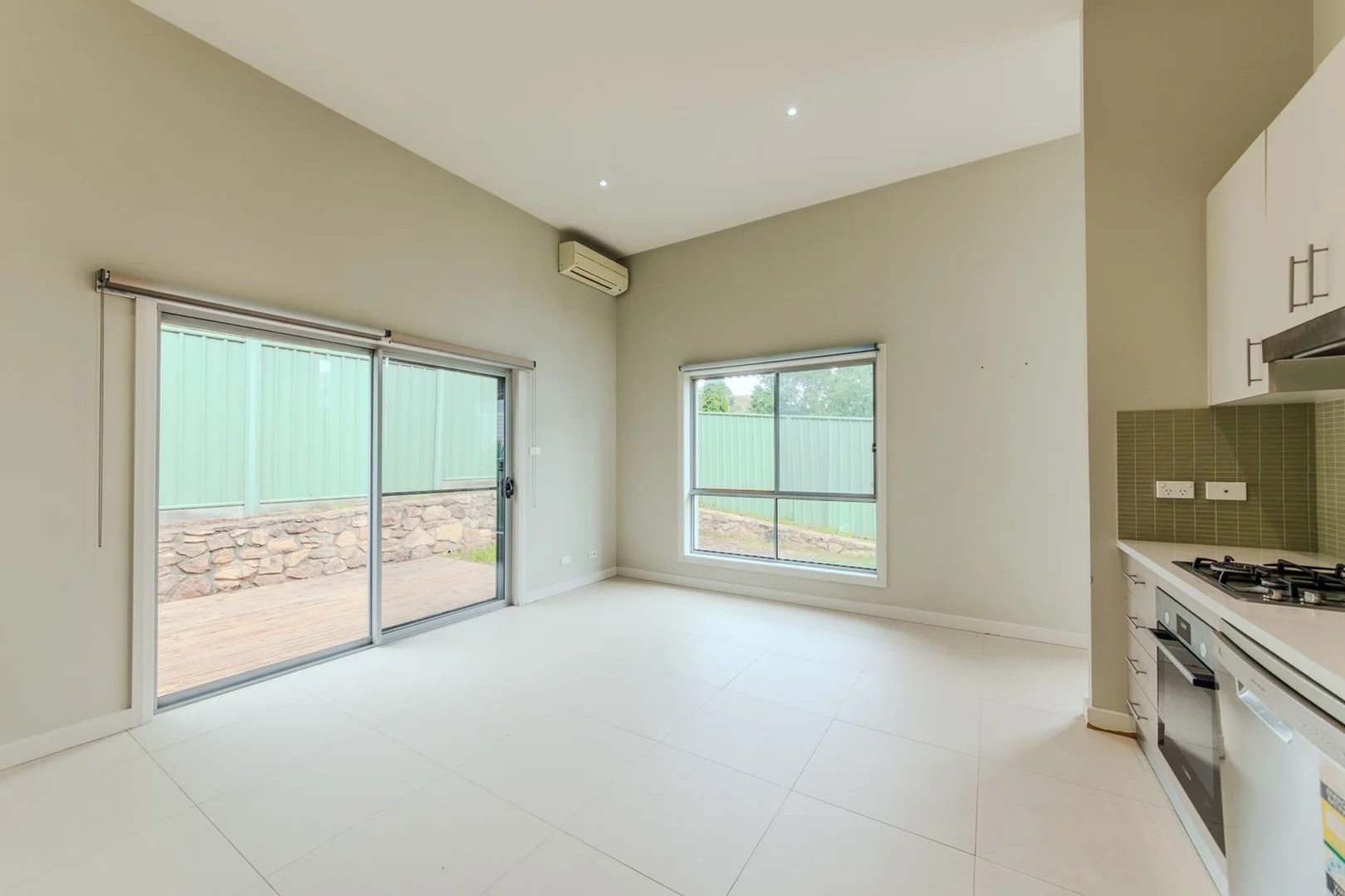 Additional image 4 of 10/2-4 Cassidy Street, Queanbeyan NSW 2620
