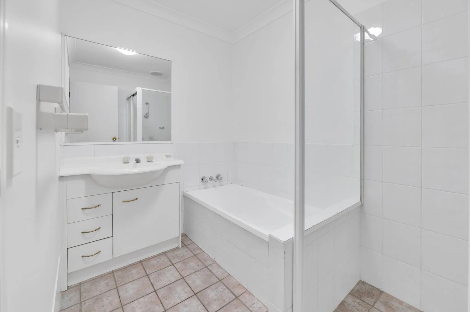 Additional image 11 of 10/153-161 Greenacre Drive, Arundel QLD 4214