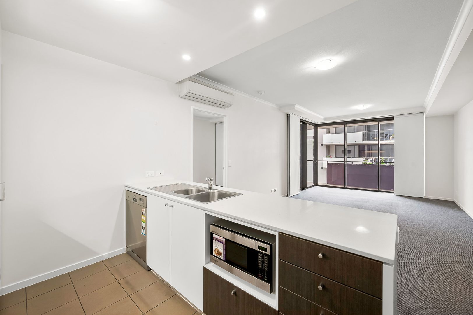 129/60-64 Glenlyon Street, Gladstone Central QLD 4680, Image 2