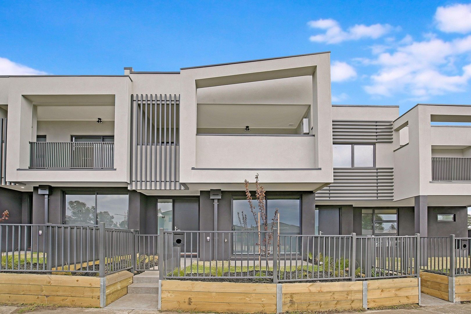 3 bedrooms Townhouse in 66 Vantage Boulevard CRAIGIEBURN VIC, 3064