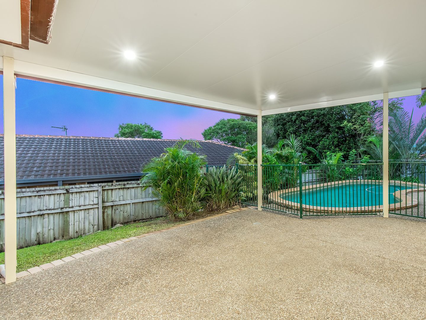 52 Inverness Way, Parkwood QLD 4214, Image 2