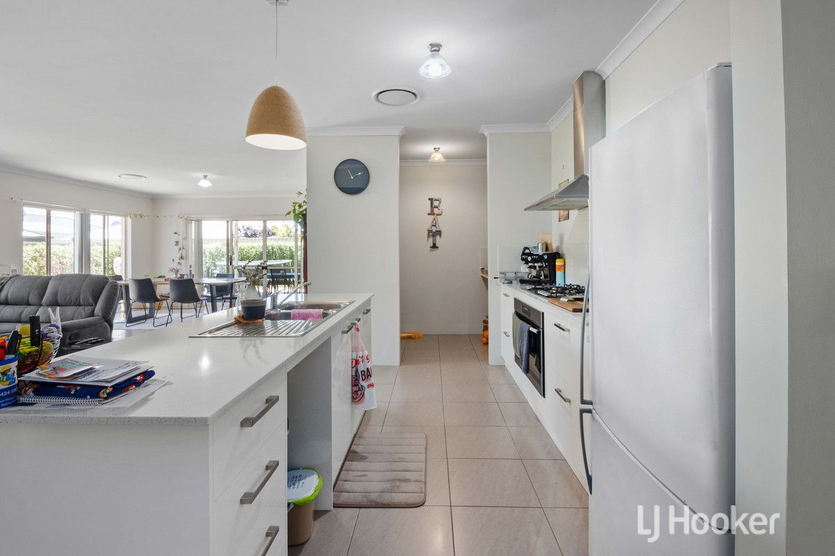 71 Hazelgrove Crescent, Millbridge WA 6232, Image 2