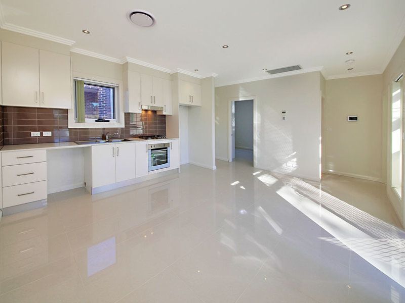 2 bedrooms Villa in 5/7 Magowar Rd PENDLE HILL NSW, 2145