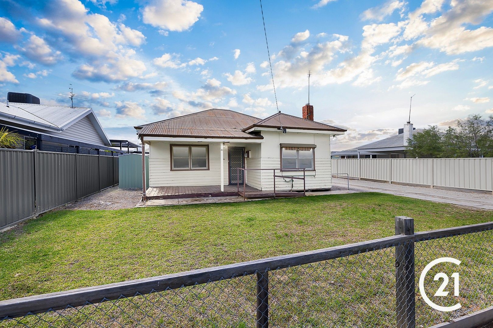 5 bedrooms House in 26 Eyre Street ECHUCA VIC, 3564
