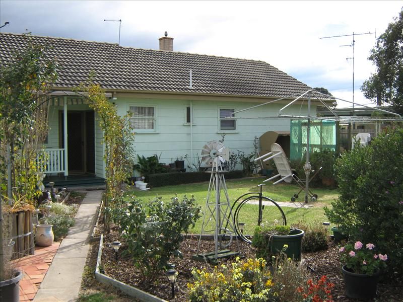 64 McFarlane Street, Stratford VIC 3862, Image 2