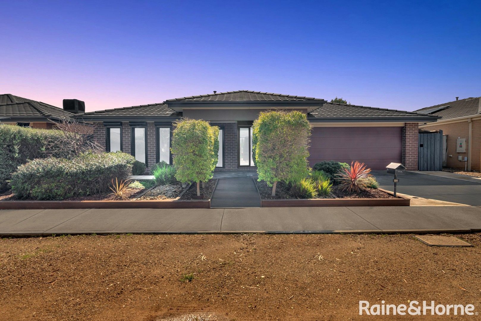 4 bedrooms House in 28 Merrystowe Way HARKNESS VIC, 3337