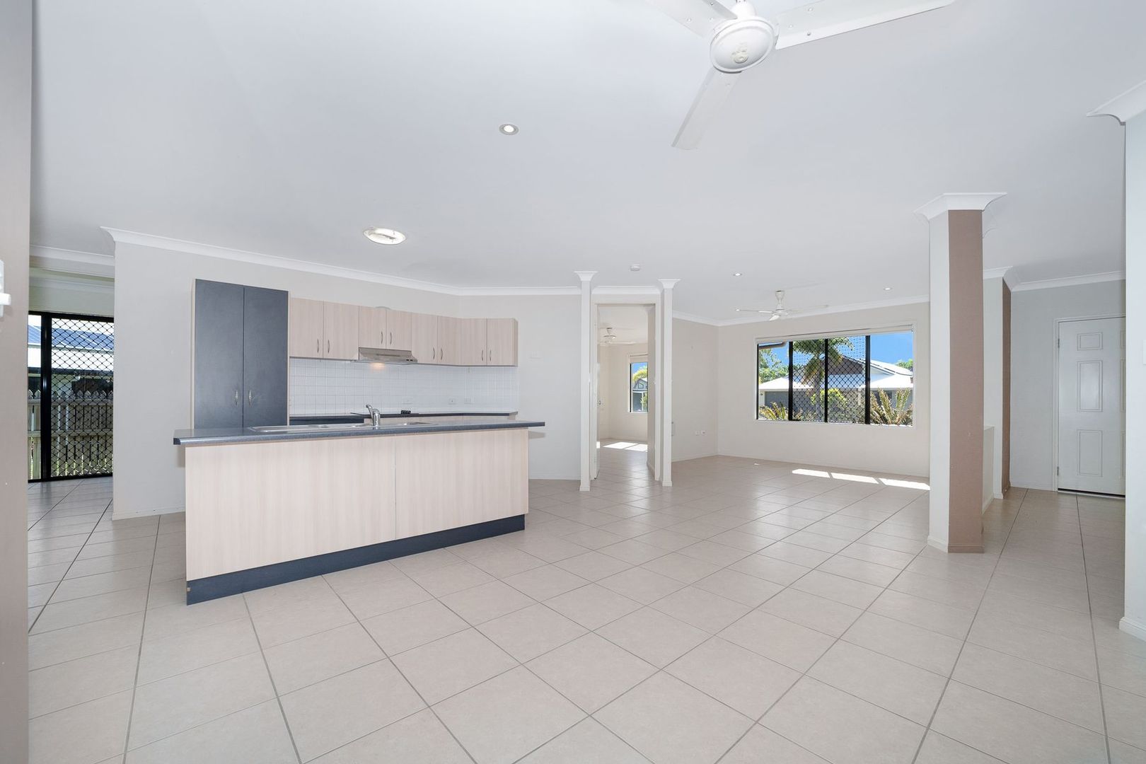 18 Greentree Circuit, Bushland Beach QLD 4818, Image 2