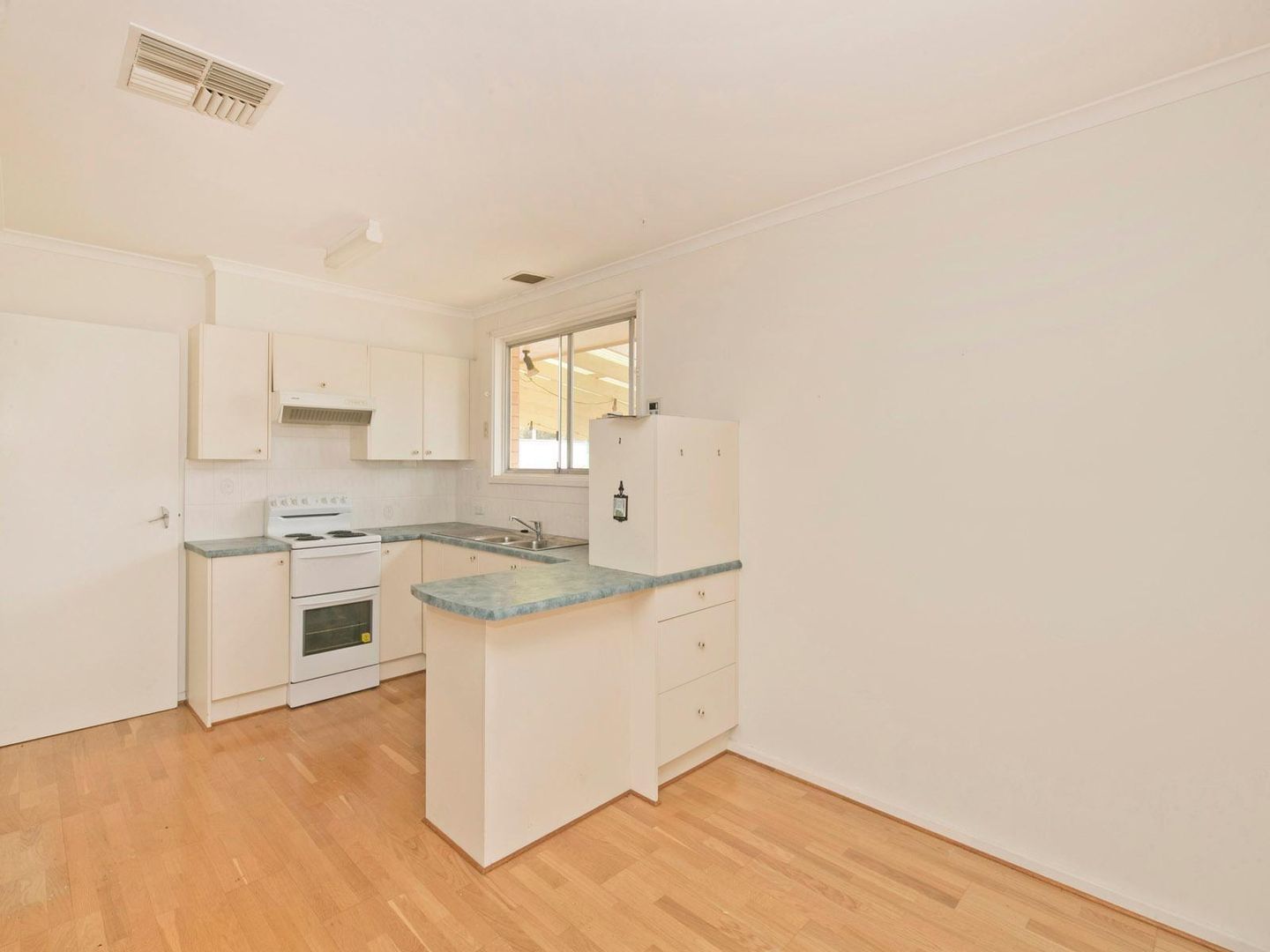 40 Ulm Place, Scullin ACT 2614, Image 2