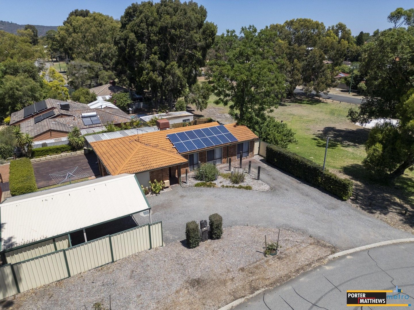 3 bedrooms House in 33 Tallerack Way FORRESTFIELD WA, 6058