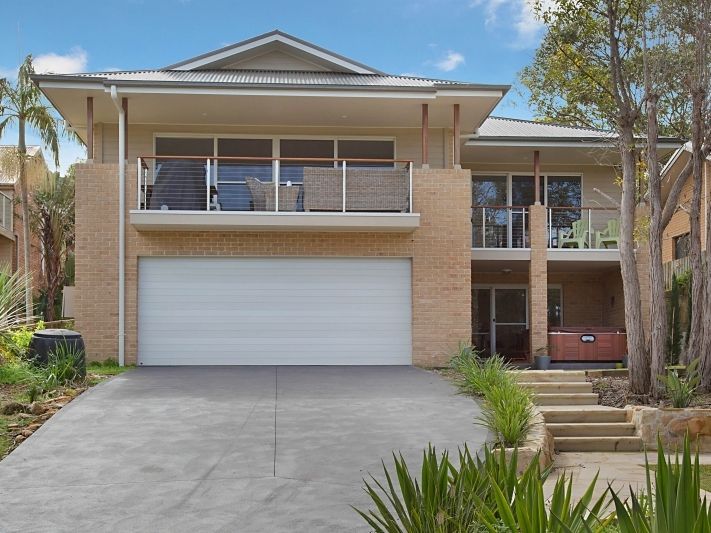 4 bedrooms House in 11 Pauline Avenue KILLCARE HEIGHTS NSW, 2257
