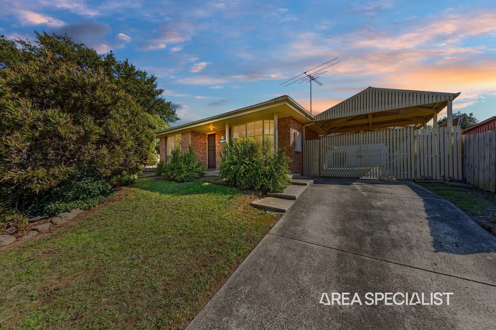 23 Montclaire Court, Pakenham VIC 3810