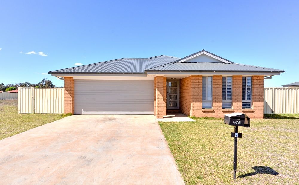 7 Devlin Close, Leeton NSW 2705, Image 0