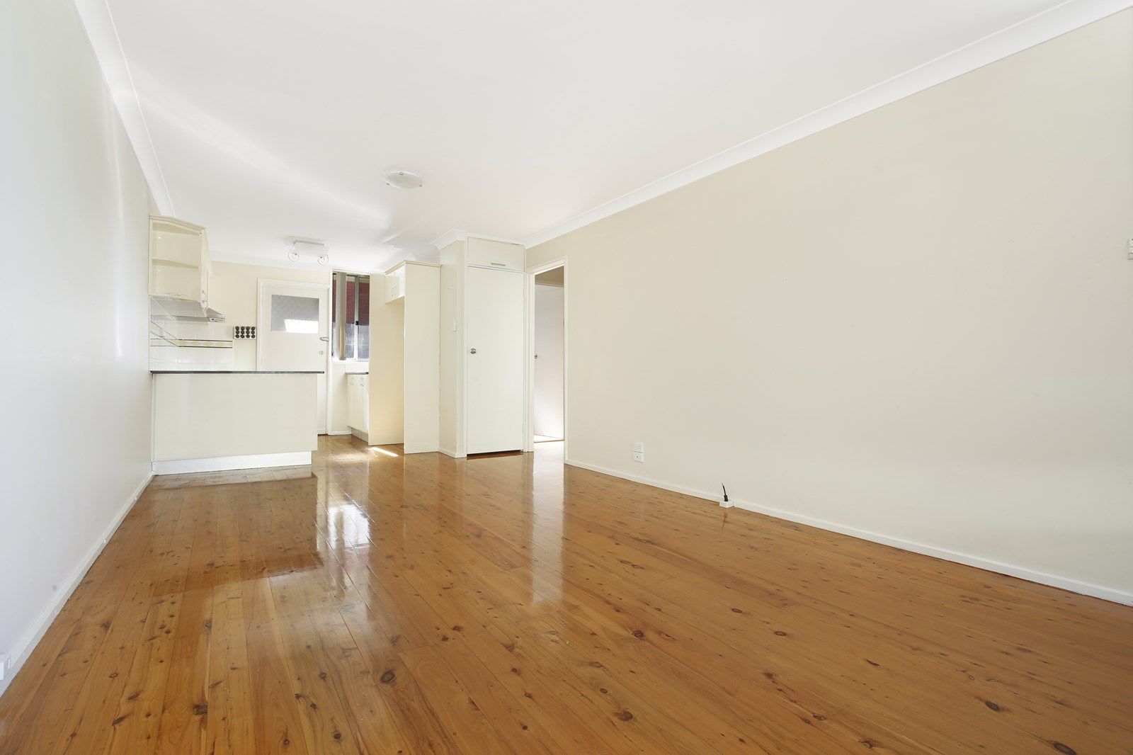 1/8 Buckle Crescent, West Wollongong NSW 2500, Image 2