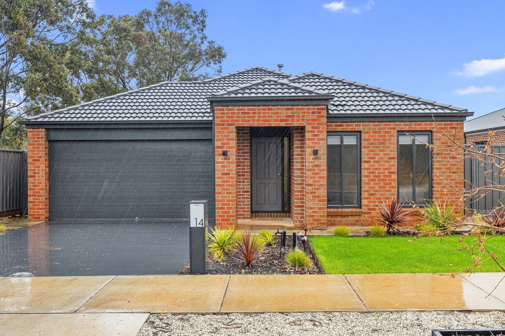 4 bedrooms House in 14 Surrey Street JACKASS FLAT VIC, 3556