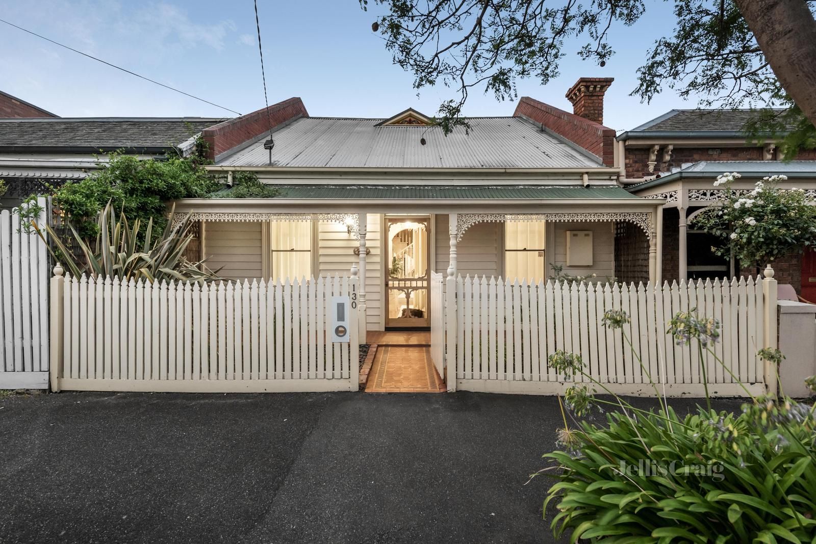 130 Napier Street, South Melbourne Property History & Address