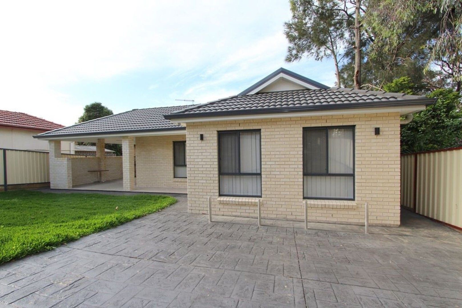 2 bedrooms House in Rear/14 Merlen Crescent YAGOONA NSW, 2199