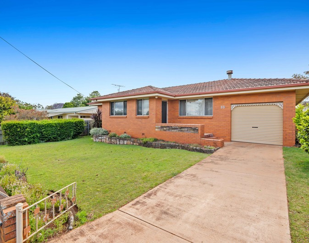 15 Challenor Street, Rockville QLD 4350