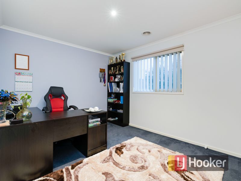 7 Aveley Place, Cranbourne East VIC 3977, Image 2