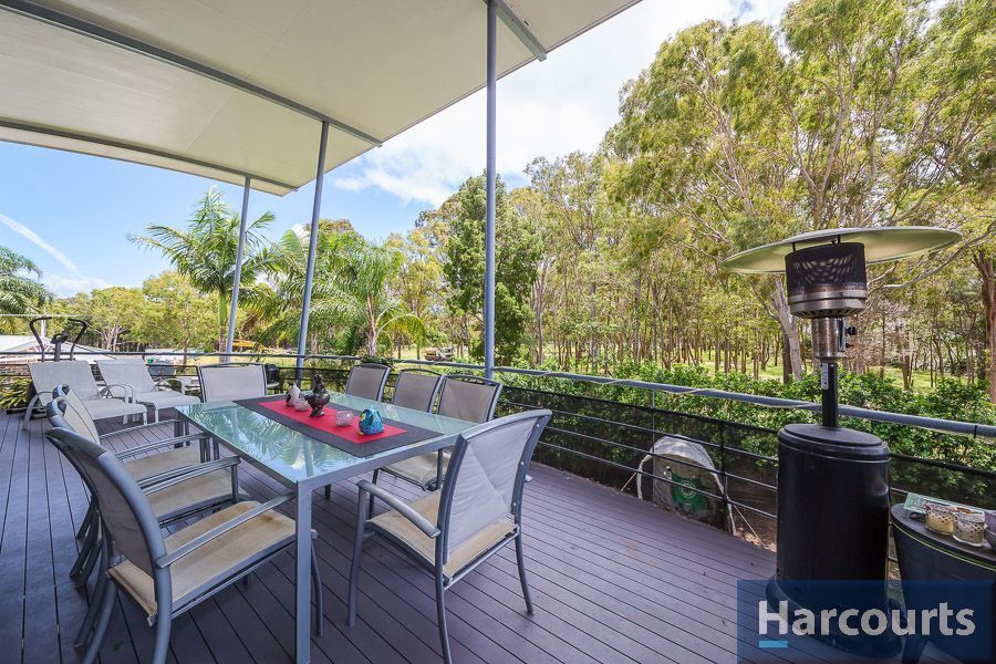 19 Howard Court, Sandstone Point QLD 4511, Image 2