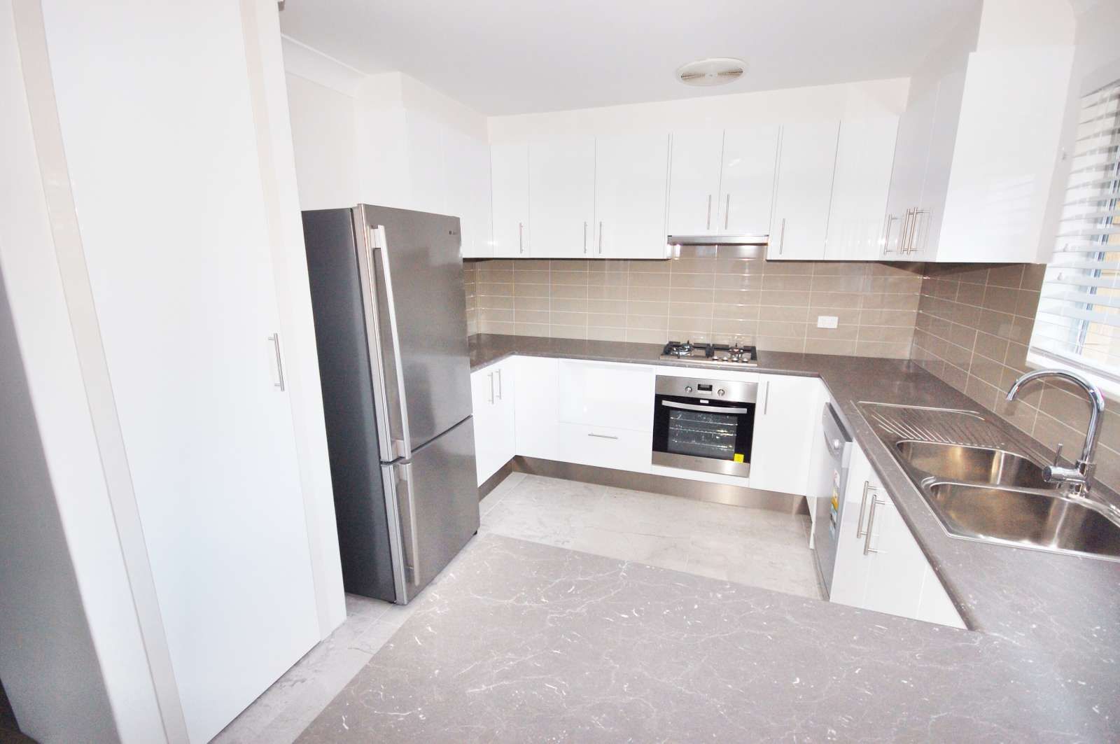 3 bedrooms House in 10 Longridge Street MACGREGOR QLD, 4109