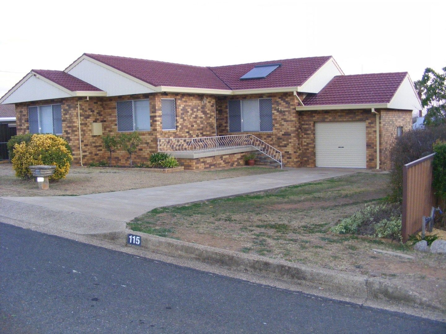 115 Rawson Avenue, East Tamworth NSW 2340, Image 0