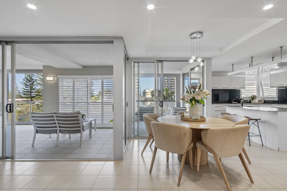 9/19 Mermaid Avenue Mermaid Beach 4218 - Image 3