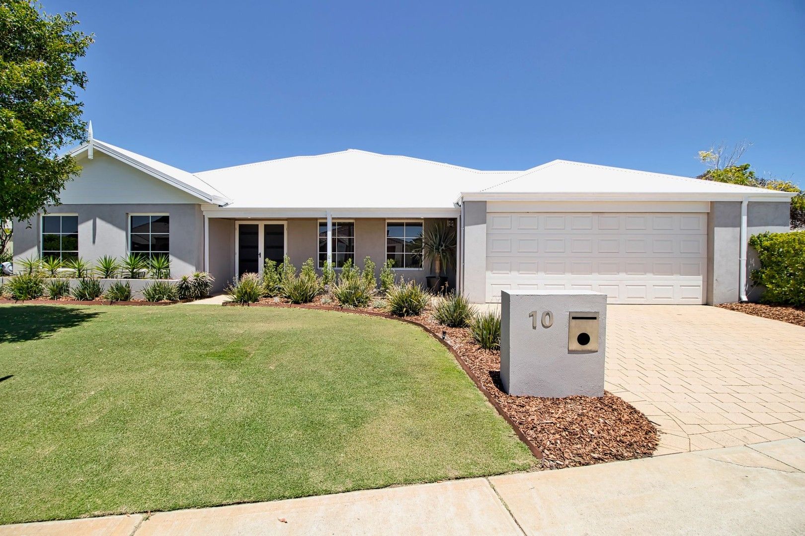 4 bedrooms House in 10 Waring Heights BALDIVIS WA, 6171