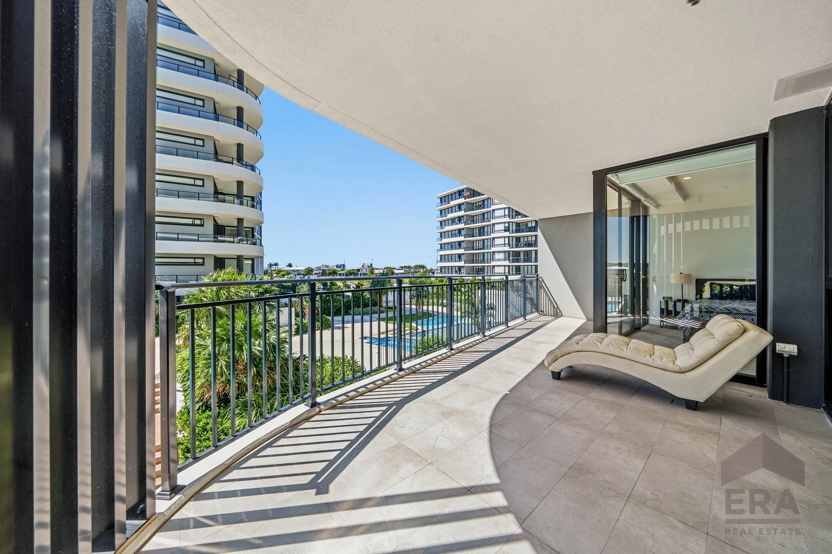 1210/10 Sickle Avenue, Hope Island QLD 4212
