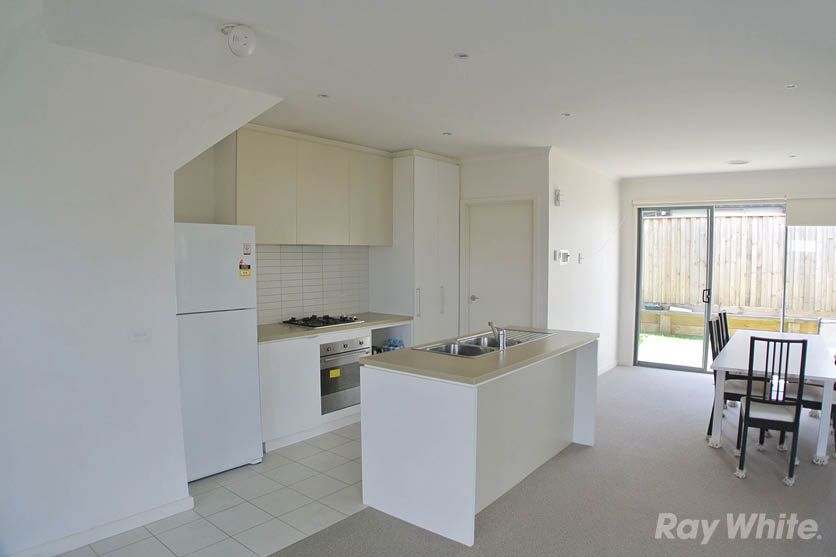 3 bedrooms Townhouse in 2 Croke Park Court MULGRAVE VIC, 3170