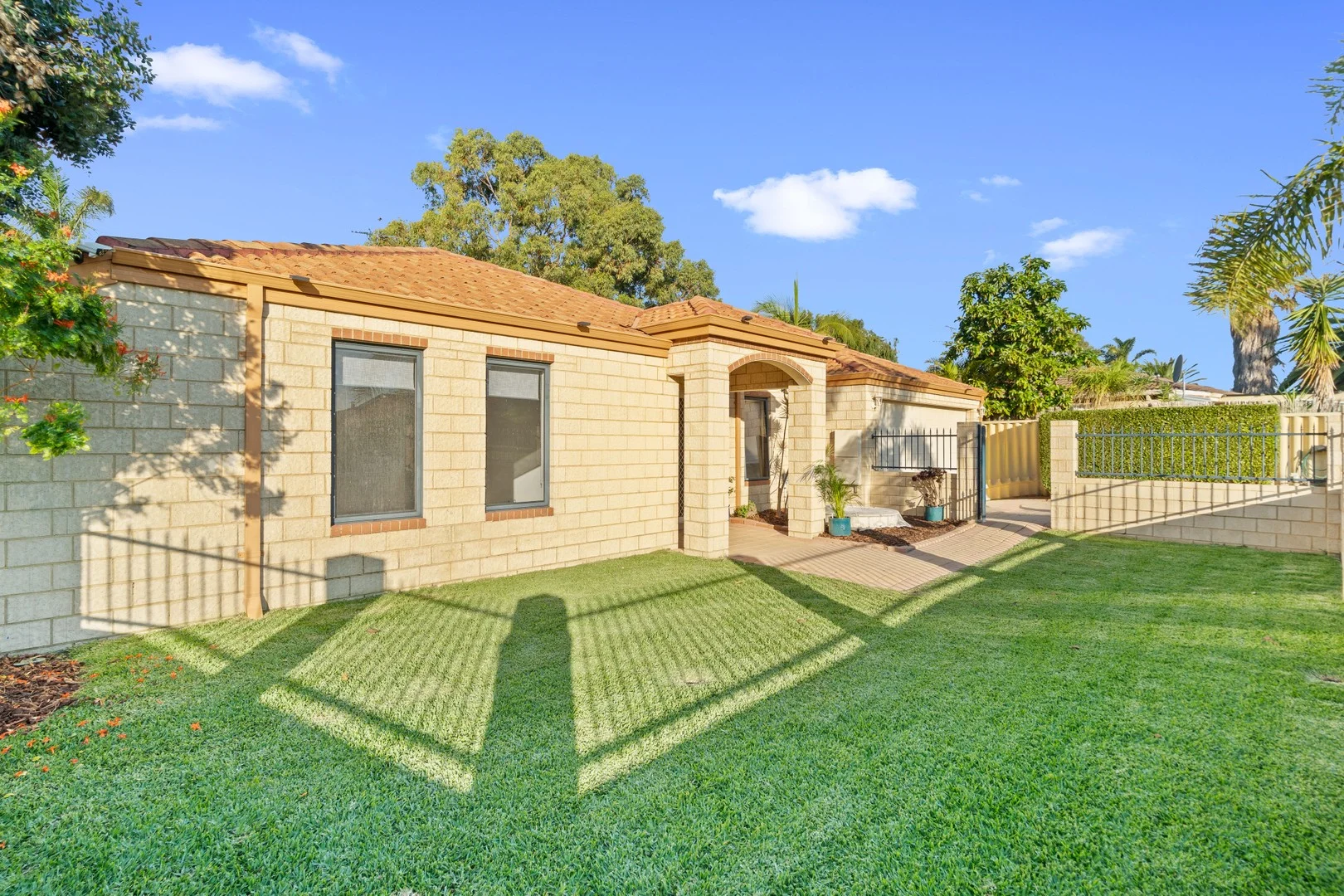 4 Balmoral Parade, Halls Head WA 6210