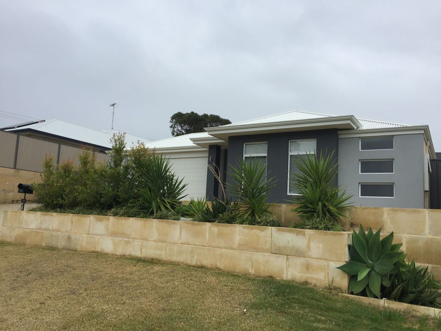 4 bedrooms House in 46 Iluka Road DAWESVILLE WA, 6211
