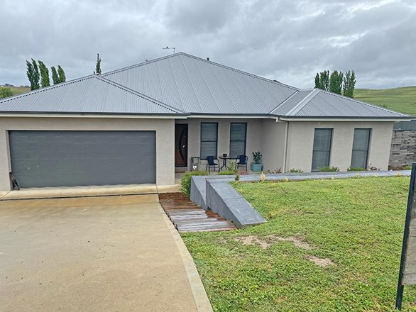 38 Johnston Crescent, Blayney NSW 2799