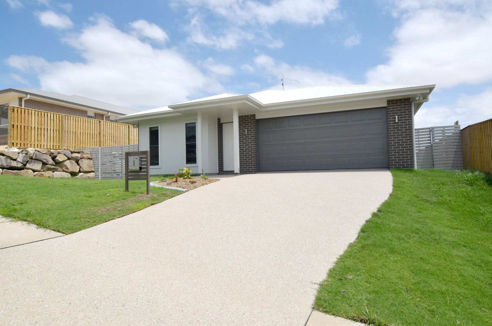 4 bedrooms House in 4 Boondooma Court BOYNE ISLAND QLD, 4680