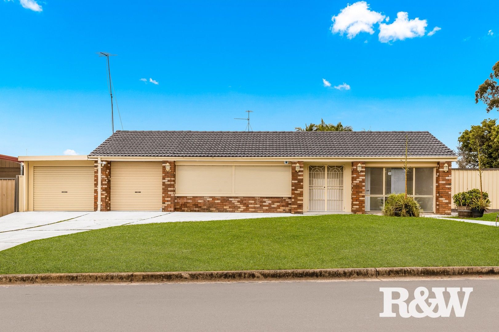 4 bedrooms House in 21 Leicester Way ST CLAIR NSW, 2759