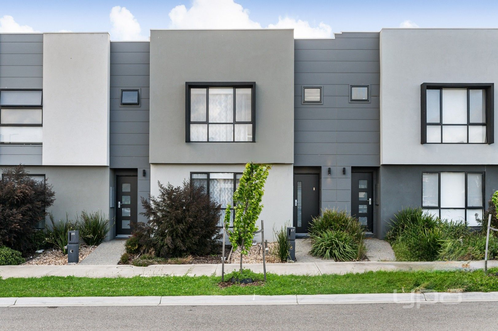 27 Hollywood Drive, Roxburgh Park VIC 3064 Domain