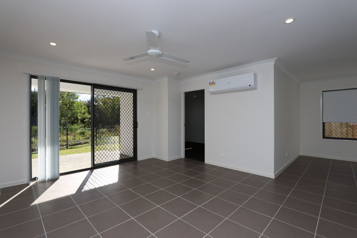 1 & 2/12 Creekside Circuit, Nambour QLD 4560, Image 2