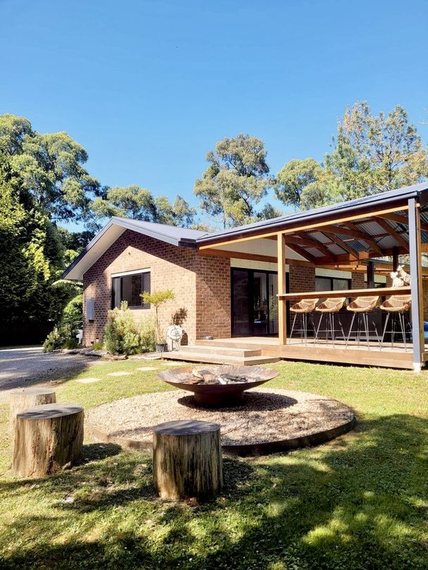 4 bedrooms House in 1 Suffolk Avenue COCKATOO VIC, 3781