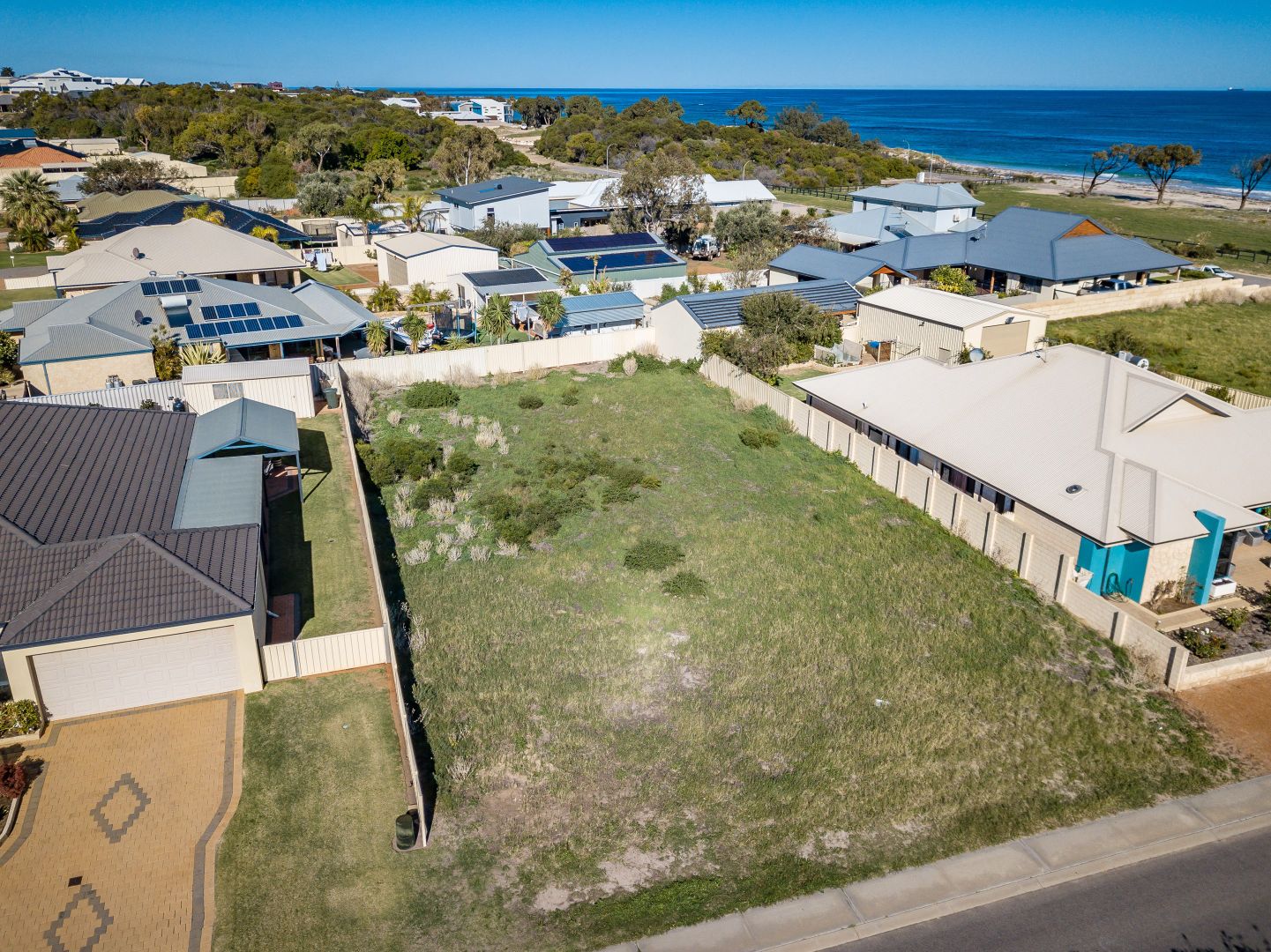 10 Waterfront Circle, Drummond Cove WA 6532, Image 2